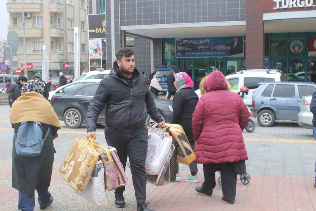 Deprem bölgesine yardım kampanyası başladı! İşte bölgede en çok ihtiyaç duyulan malzemeler ve yardım yapılacak adresler 7